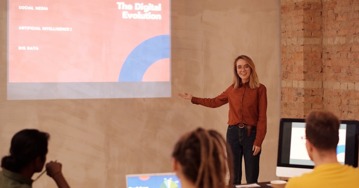 young woman presenting on digital evolution concepts like ai and big data in a seminar